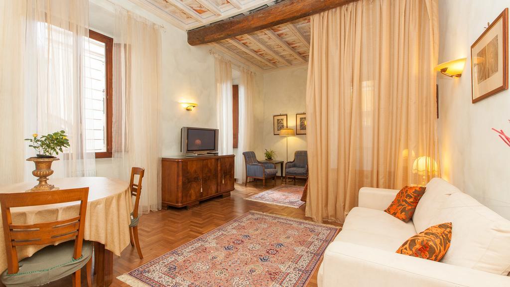 Апартаменти Domus Minervae Рим Номер фото